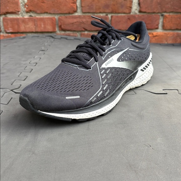 Brooks Men's Black and White Athletic Shoes size 12.5 - Picture 2 of 8